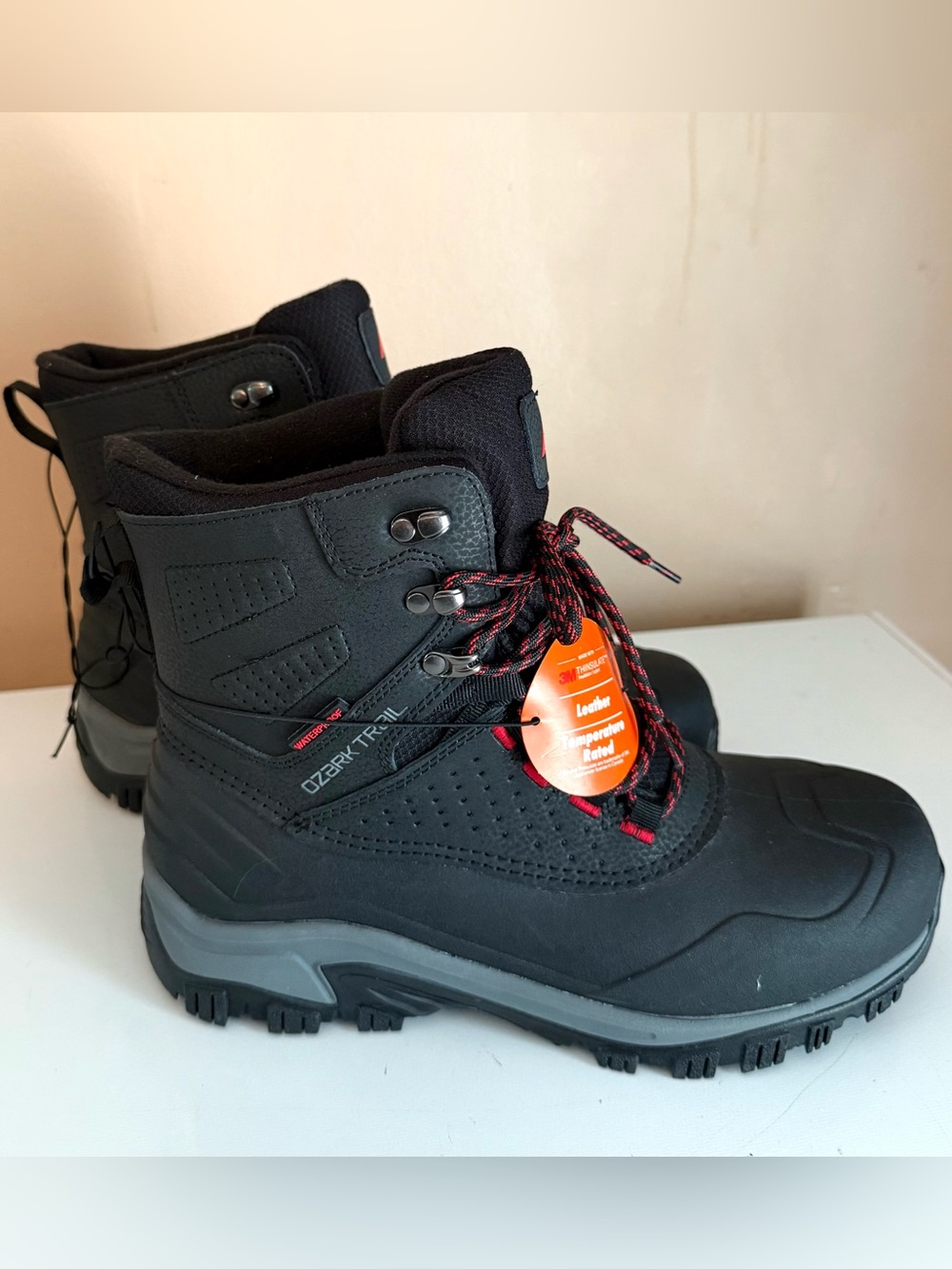 MEN'S SIZE 8 OZARK TRAIL INSULATED WATER RESISTANT LEATHER SNOW BOOTS NWT